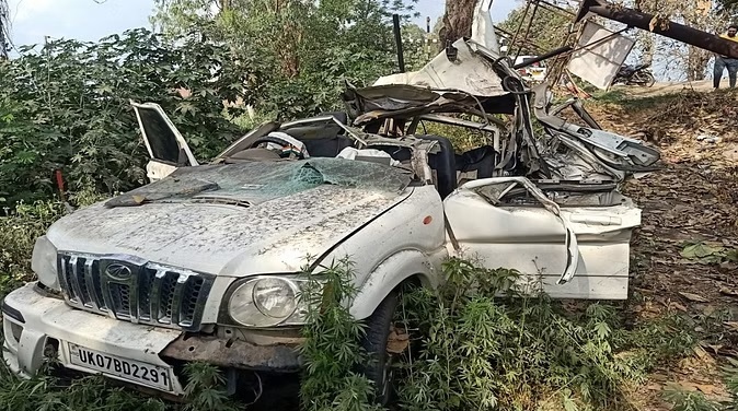 हरिद्वार हाईवे पर वाहन पलटने से देहरादून के एक ही परिवार के चार लोगों की मौत