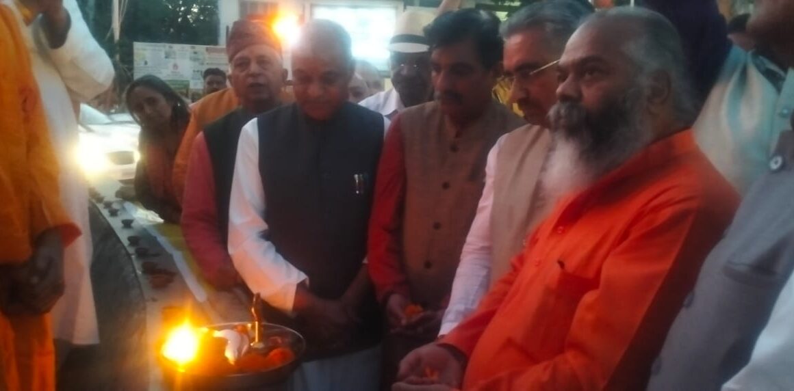 नववर्ष प्रतिपदा 2081 की पूर्व संध्या पर इक्कीस सौ दीपों से जगमगाया घंटाघर