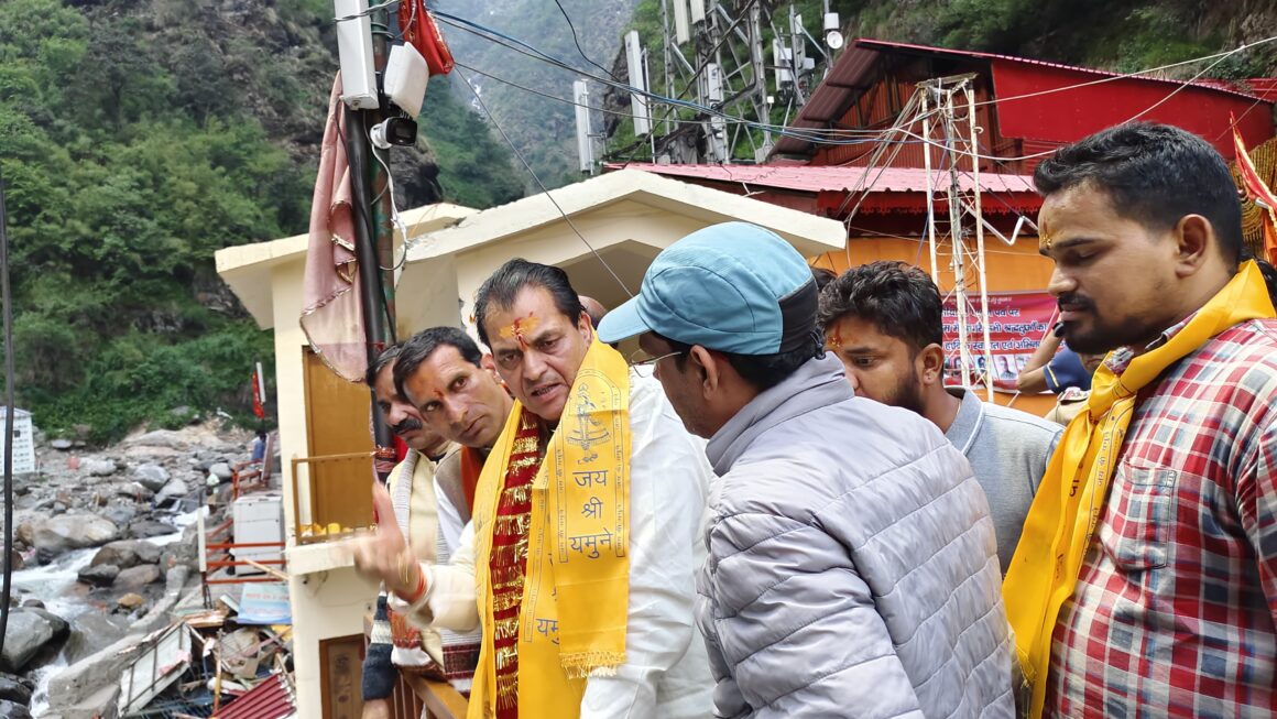 जिले के प्रभारी मंत्री प्रेमचंद्र अग्रवाल ने यमुनोत्री क्षेत्र की यात्रा व्यवस्थाओं का जायजा लिया