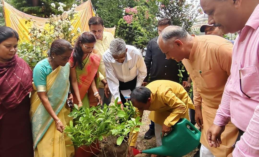 लोक पर्व हरेला पर शिक्षा विभाग रोपेगा दो लाख पौधे