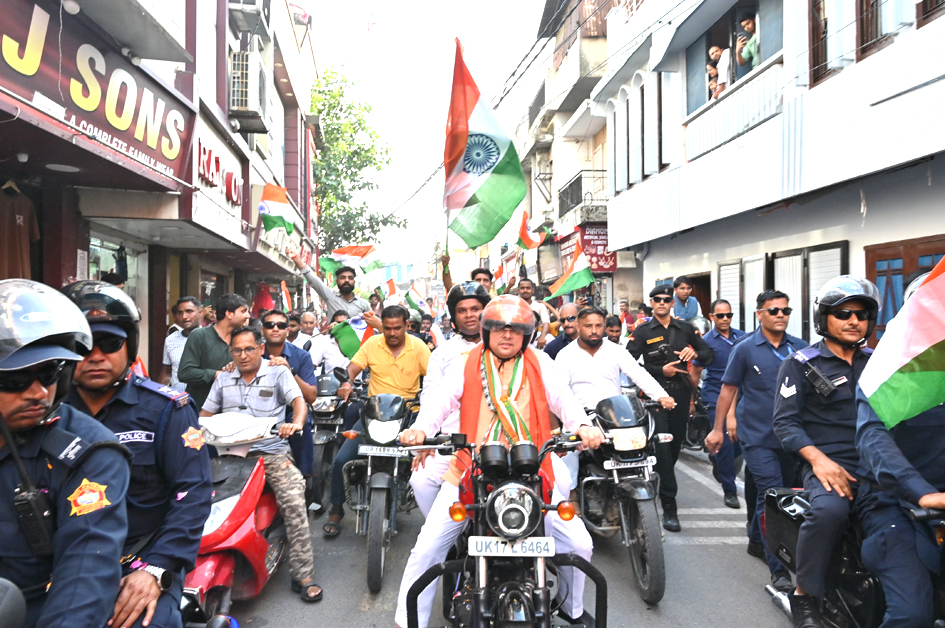 तिरंगा बाइक रैली में शामिल हुए Chief Minister Pushkar Singh Dhami