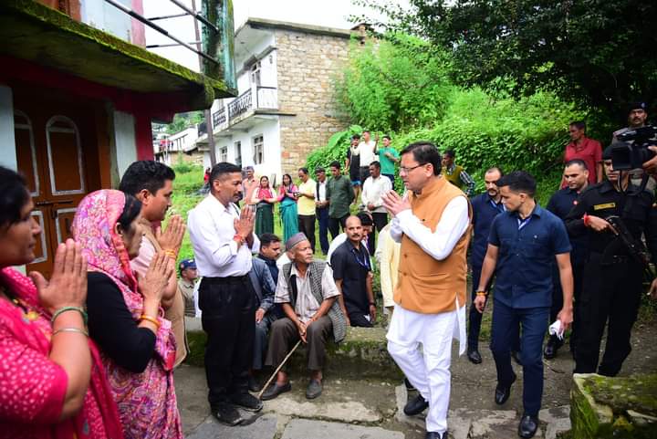 मुख्यमंत्री ने शहीद हुए हवलदार बसुदेव सिंह के परिजनों से मिलकर व्यक्त की शोक-संवेदना