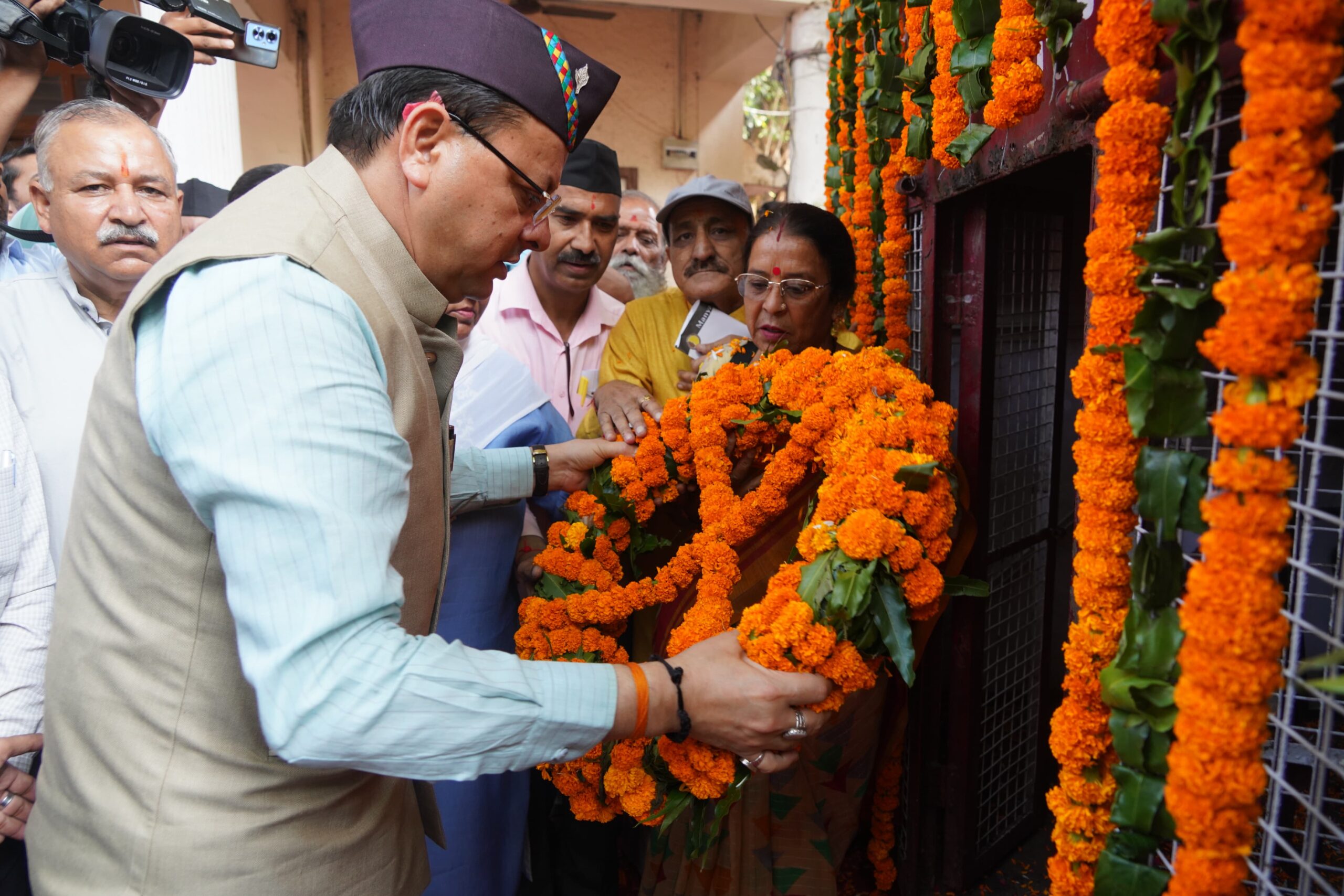 सीएम धामी ने राज्य आंदोलन के शहीदों को श्रद्धांजलि अर्पित की