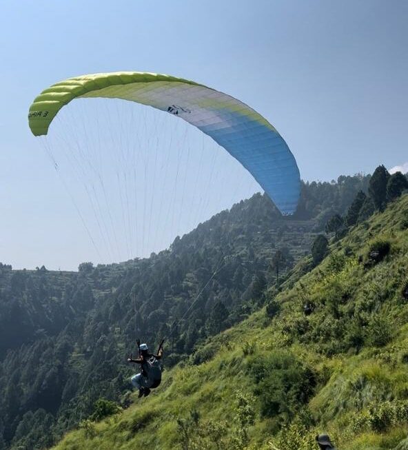 पैराग्लाइडिंग – आसमान की उंचाई नापने के लिए तैयार हैं उत्तराखण्ड के युवा